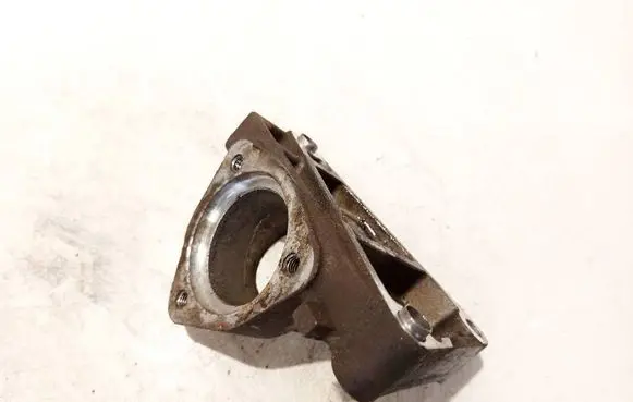 Engine mounting bracket