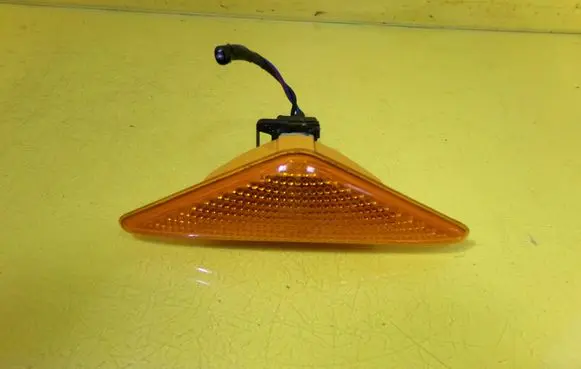 Ford Focus Front fender indicator light ES88A