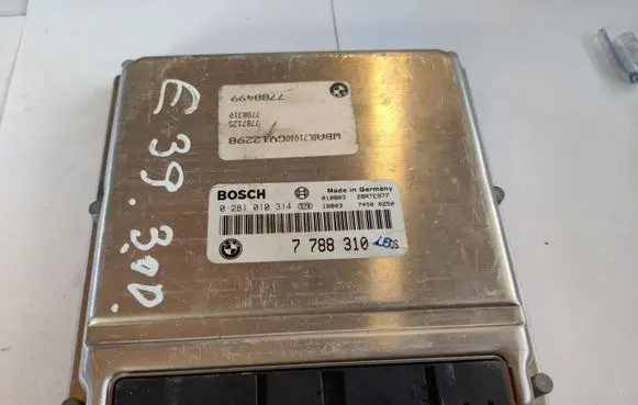 BMW 5 E39 Engine control unit/module 7788310 0281010314