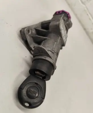 Seat Ibiza III (6L) Ignition lock 4B0905851C
