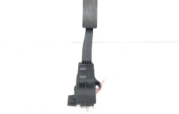 Mercedes-Benz A W176 Accelerator throttle pedal 2463001404