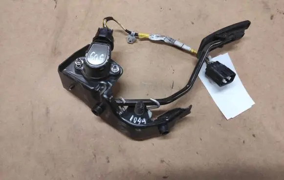 Toyota Avensis T250 Accelerator throttle pedal 7811135030