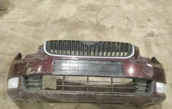 Skoda Superb B6 (3T) Front bumper RAUDONAS