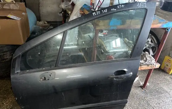 Peugeot 308 Front door