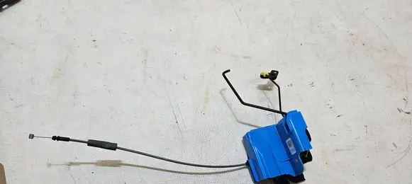 Hyundai i10 Front door lock 81310K7000