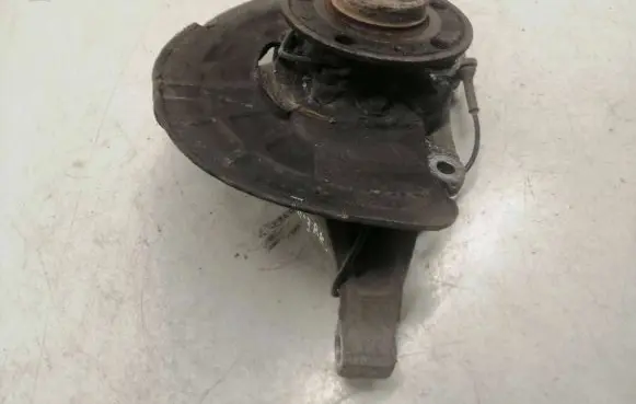 Volvo V70 Front wheel hub spindle knuckle