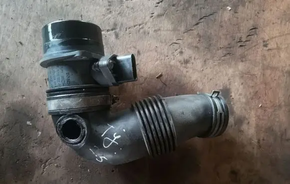 Volkswagen Touareg I Mass air flow meter 0281002461