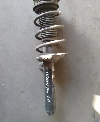 Volkswagen Tiguan Front shock absorber/damper 5QF412021AH