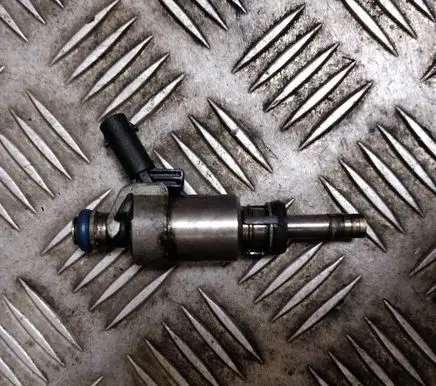 Audi A4 S4 B8 8K Fuel injector 2615000076 06J133317M