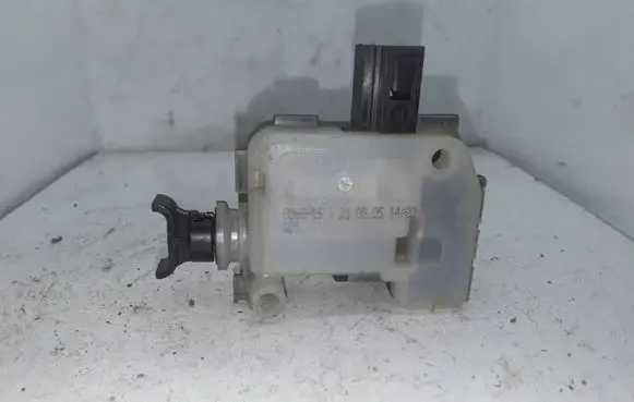 Fuel tank cap lock motor