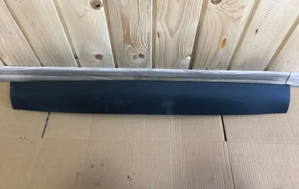 Volkswagen Touareg I Tailgate trim 7L6867685