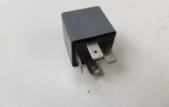Audi A6 S6 C5 4B Other relay 8D0951253A