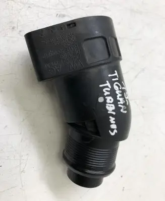 Volkswagen Tiguan Allspace Turbo air intake inlet pipe/hose 04L131111M