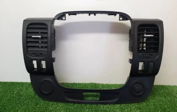 Opel Vivaro Radio/GPS head unit trim 682607479R 93452450 93453370