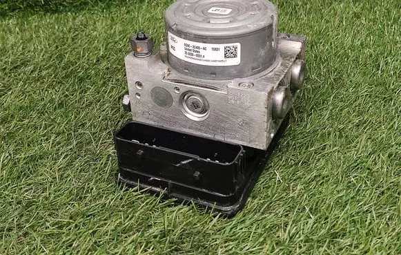 Ford Fusion II ABS Pump EG9C2C405AC
