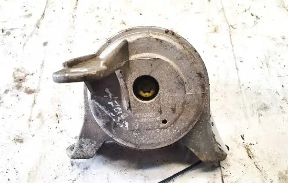 Opel Zafira B Engine mount bracket 90539246 32428