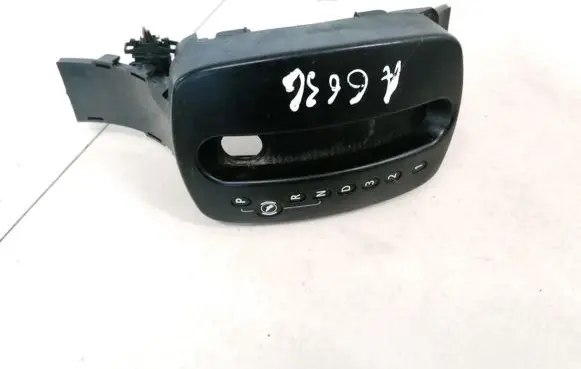 Skoda Octavia Mk1 (1U) Gear selector 80713189