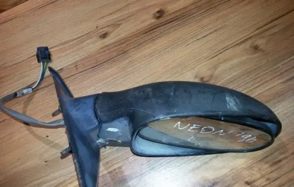 Chrysler Neon I Front door electric wing mirror E13011674
