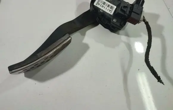 Opel Astra H Accelerator throttle pedal ZFW621