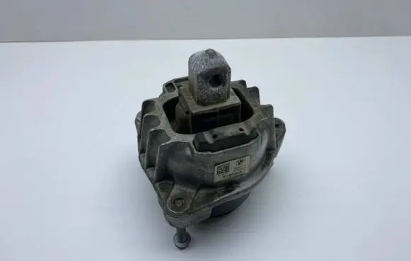 BMW 5 F10 F11 Engine mount bracket 6777374 68623513