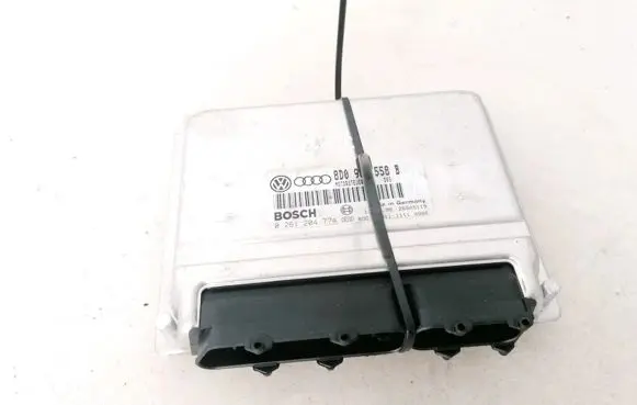 Volkswagen PASSAT B5 Engine control unit/module 0261204774 8D0907558B