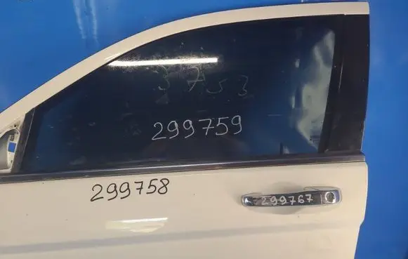 Chrysler 200 Front windscreen/windshield window 5074557AC