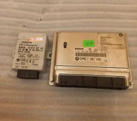 BMW 5 E39 Engine control unit/module 7501290 0261204620