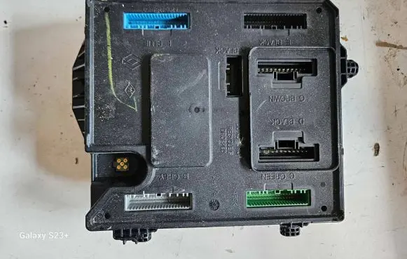 Renault Megane III Comfort/convenience module 284B13297R S180098201 6180008201