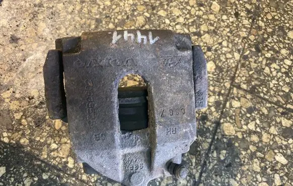 Volvo V70 Front brake caliper 1181710088