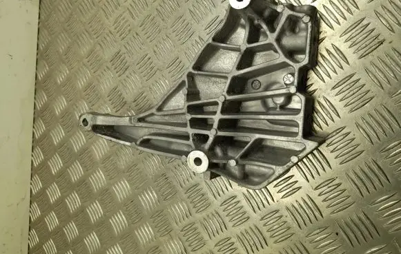 Volkswagen Polo VI Engine mounting bracket 060199354C