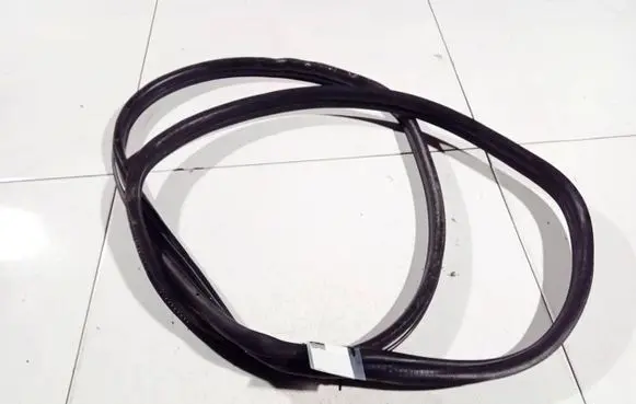 Ford Mondeo Mk III Rubber seal front coupe door 