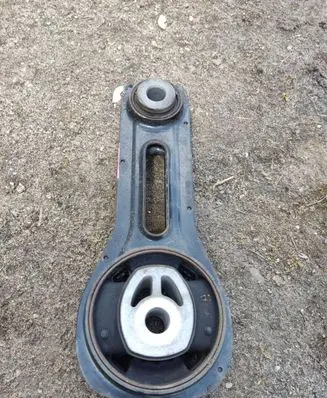Mitsubishi Outlander Engine mount bracket