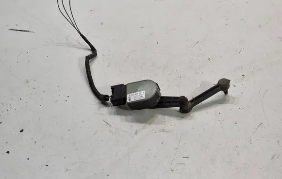 Audi Q7 4L Headlight/headlamp level sensor 