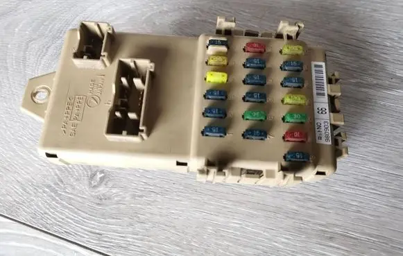 Subaru Legacy Fuse module 980903