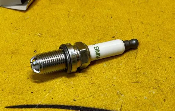 BMW 1 E81 E87 Spark plug 12120032136 0032136
