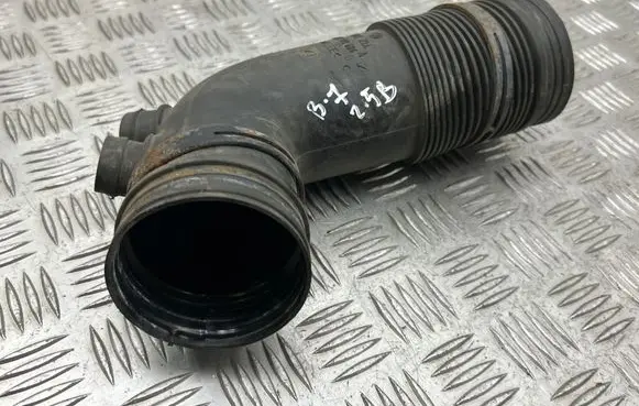 Volkswagen PASSAT B7 Air intake hose/pipe 07K129684