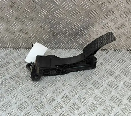 Mercedes-Benz GL X164 Accelerator throttle pedal A1643000004