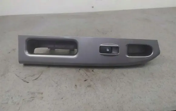 KIA Carens II Electric window control switch
