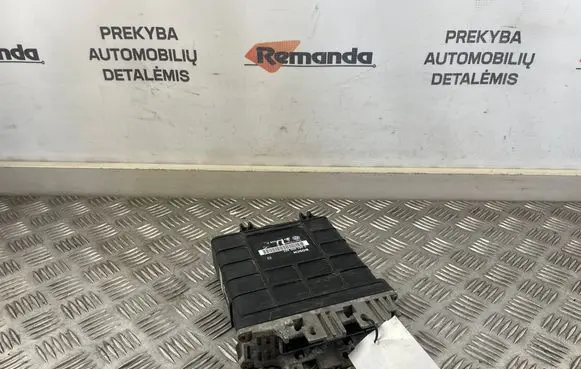 Volkswagen Golf III Engine control unit/module 0261200257