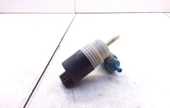 Volkswagen PASSAT B4 Windscreen/windshield washer pump 1H6955651