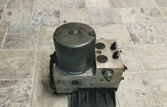 Volkswagen PASSAT B5.5 ABS Pump 0130108097
