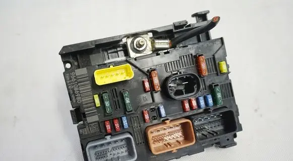 Peugeot 207 BSM Control unit 9661086980