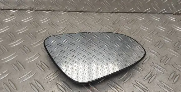 Toyota Yaris Wing mirror glass 6401301