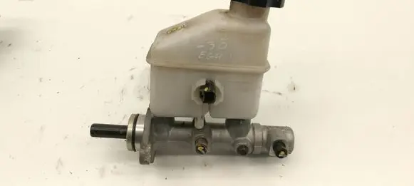Hyundai i30 Master brake cylinder 