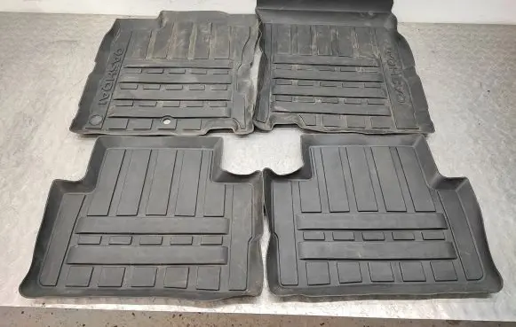 Nissan Qashqai Car floor mat set KE7484E289 KE7584E289
