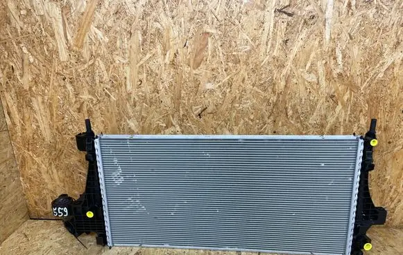 Volvo XC40 Coolant radiator 32339601