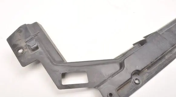 Land Rover Discovery 5 Intercooler air channel guide HY32-8A303-A