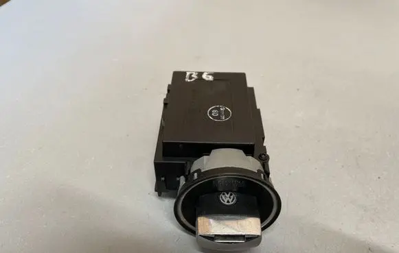 Volkswagen PASSAT B6 Ignition lock 3C0905843M