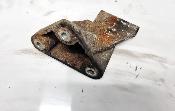 Nissan X-Trail T30 Engine mounting bracket 