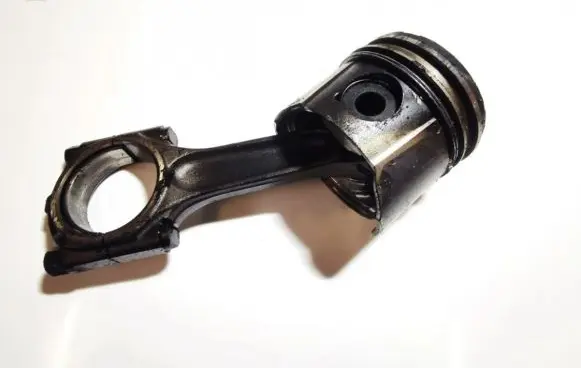 Peugeot Expert Piston with connecting rod